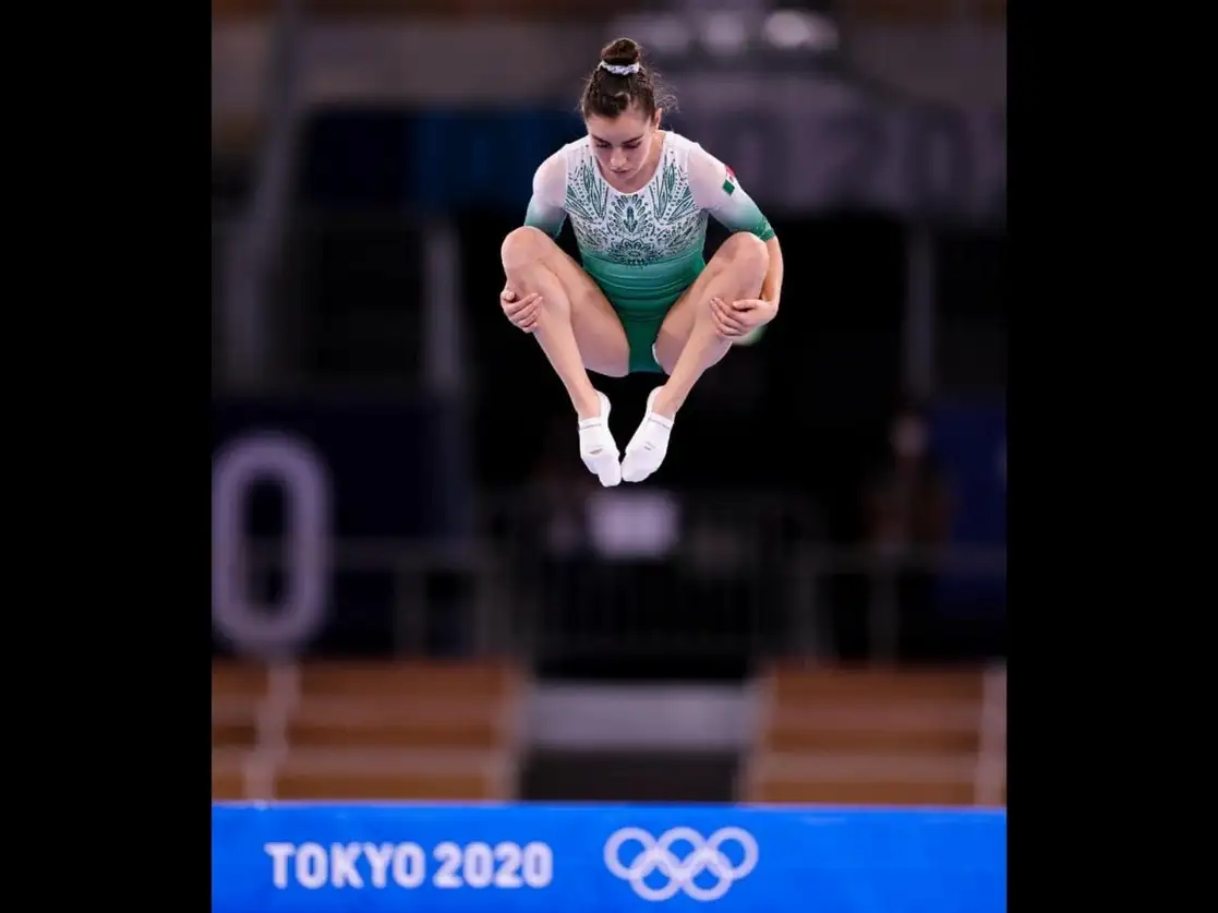 Dafne Navarro durante su participación en gimnasia de trampolín en los Juegos Olímpicos de Tokio 2020, el 30 de julio de 2020. Foto tomada del Twitter de @CONADE