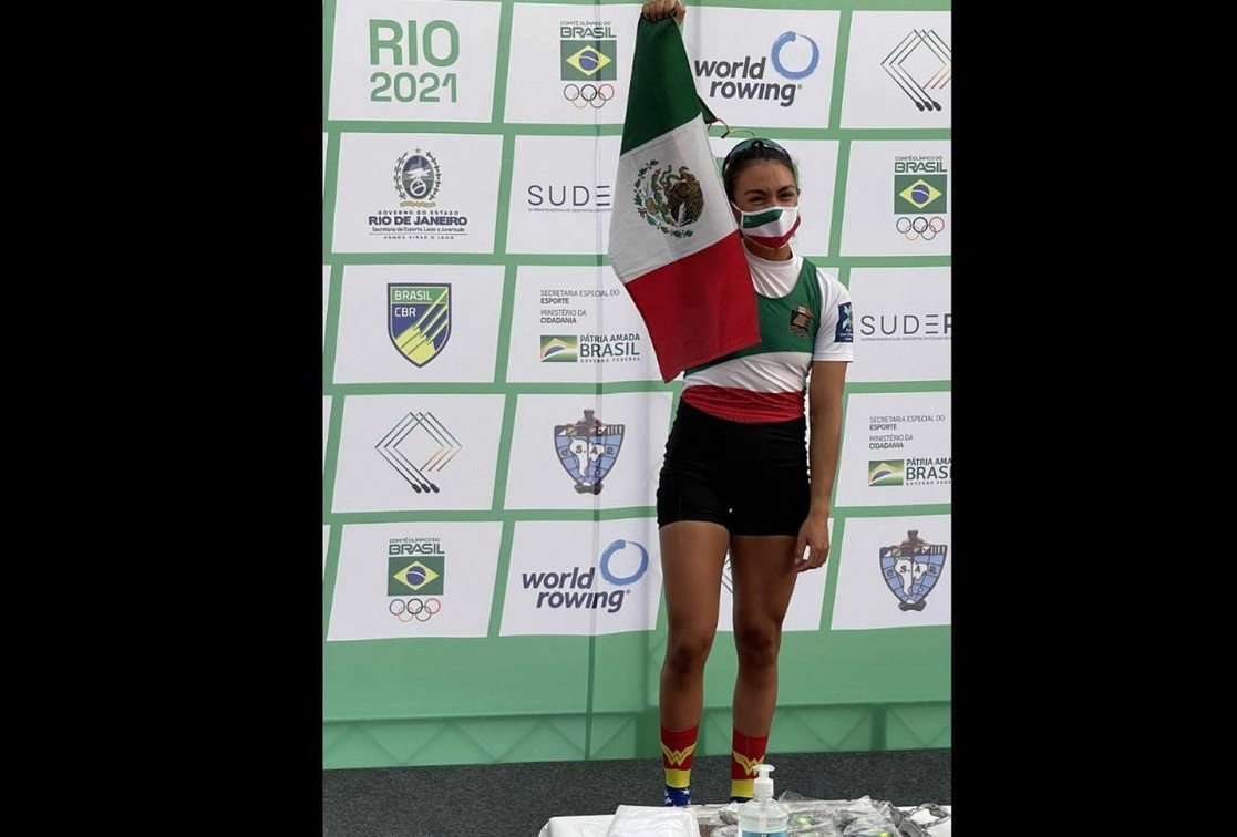 La mexicana Kenia Lechuga festeja su triunfo en Freitas, Río de Janeiro. Foto tomada del Twitter @kenialechuga 