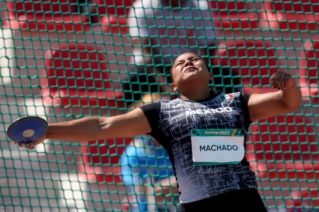La joven mexicana Osiris Machado ganó medalla de oro y rompió récord mundial en la prueba de disco en los Parapanamericanos 2023. Foto Conade