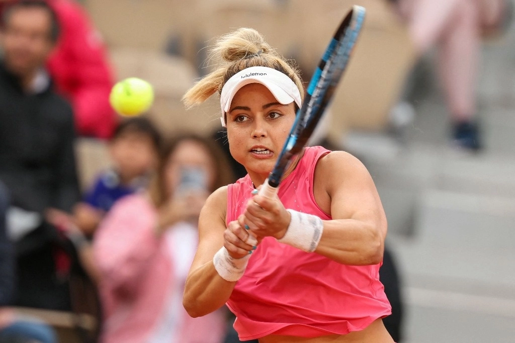 eliminada en la primera ronda al perder 6-3 y 6-2 ante la estadunidense Madison Keys, el 28 de mayo de 2024. Foto Afp