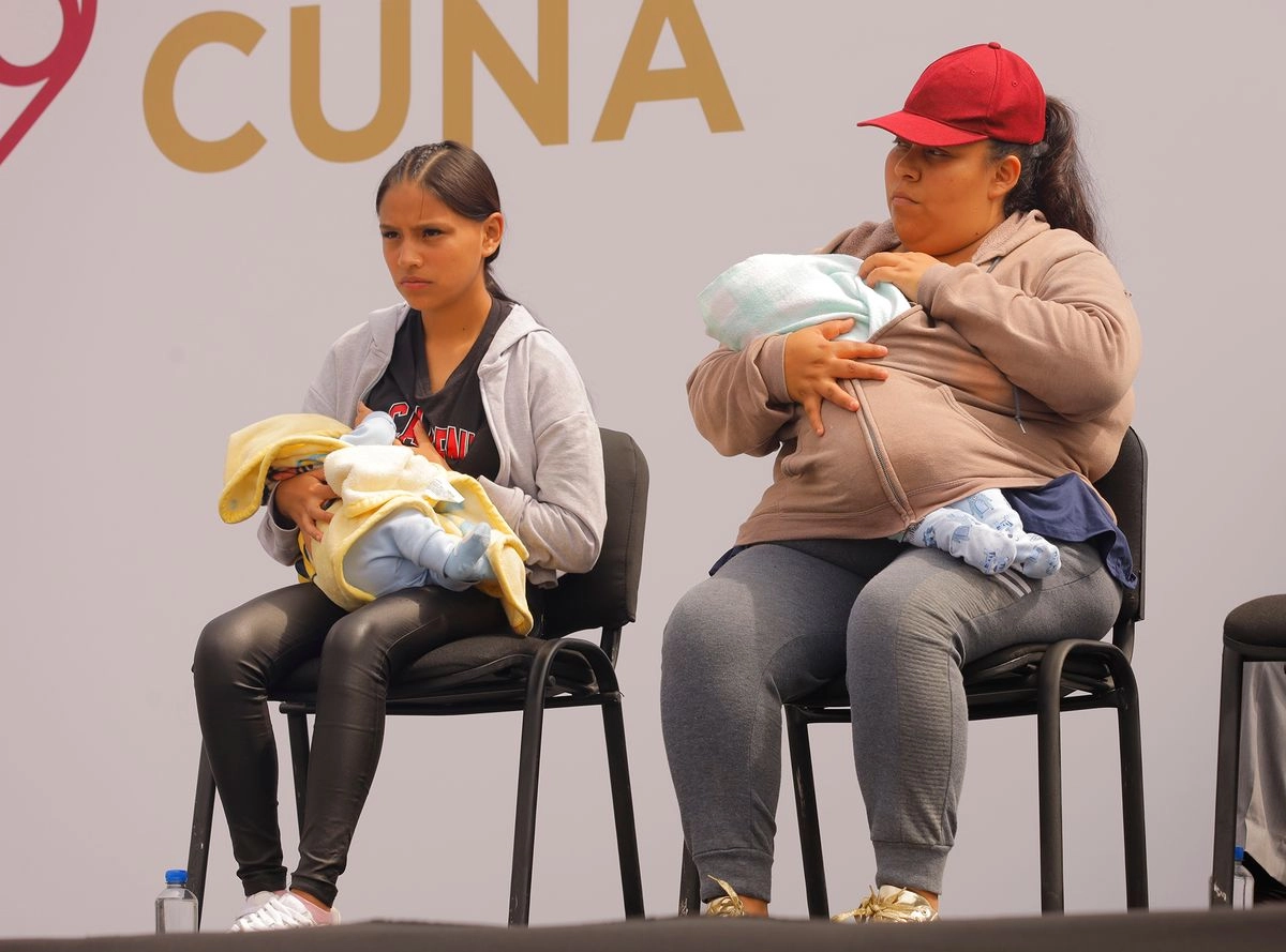 Madres de familia beneficiarias del programa social "Desde la Cuna" en la CDMX. Foto