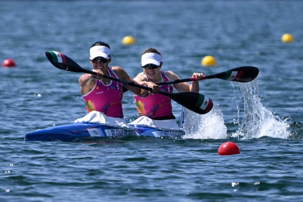 Karina y Beatriz arrancaron bien su prueba y se mantuvieron en los primeros lugares para cerrar apenas dos segundos debajo de la pareja francesa que fue segunda con 1:41.43. Foto Afp