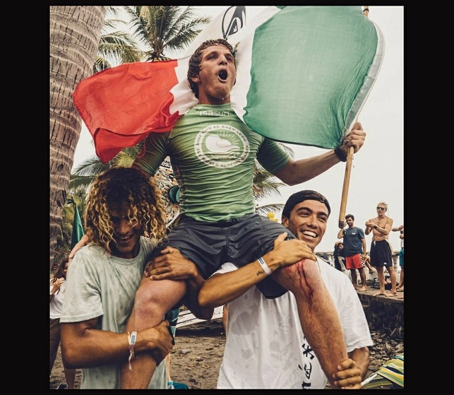 Alan Cleland será el primer mexicano participante en el surf olímpico que debutará en el programa. Imagen tomada de @CONADE