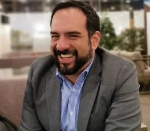 En unos días saldrá de Qatar rumbo a México, Manuel Guerrero, ciudadano británico-mexicano, quien fue detenido en ese país. Foto Comité Manuel Guerrero