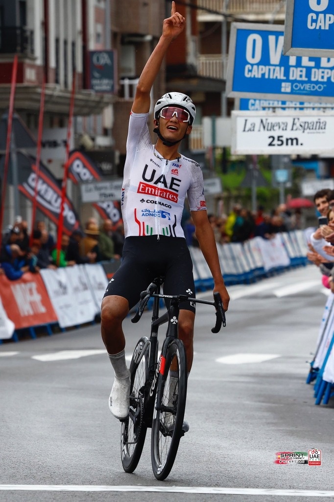 Mexican Isaac del Toro wins the first stage of the Vuelta a Asturias