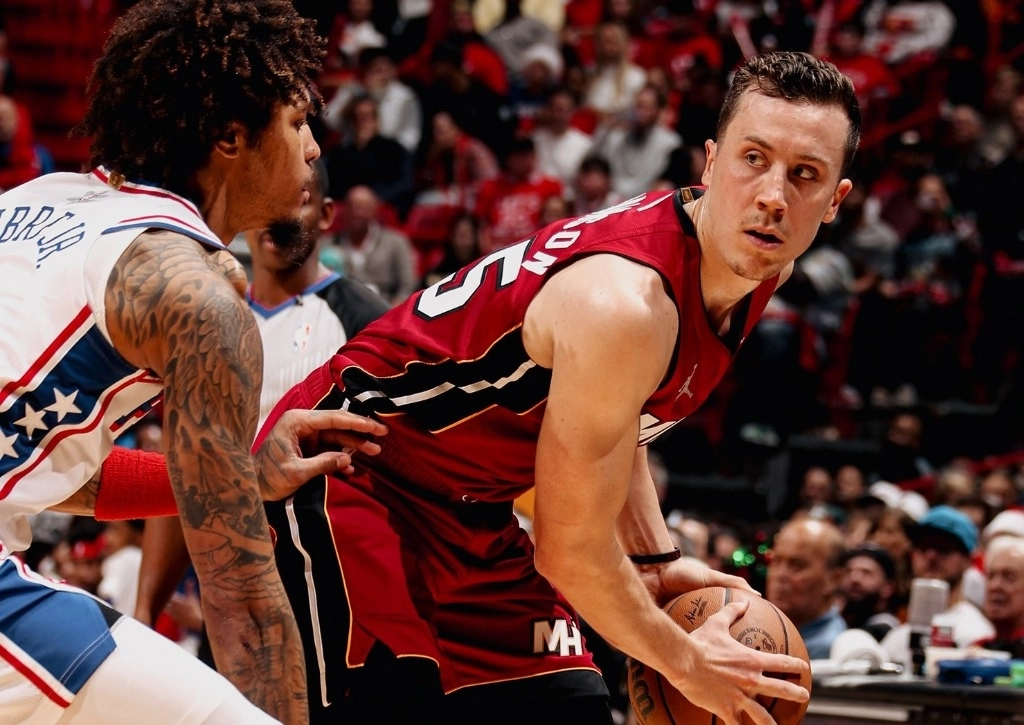 Tyler Herro aportó 22 unidades, Duncan Robinson 16 y Kyle Lowry 12 por el Heat. Foto @MiamiHEAT