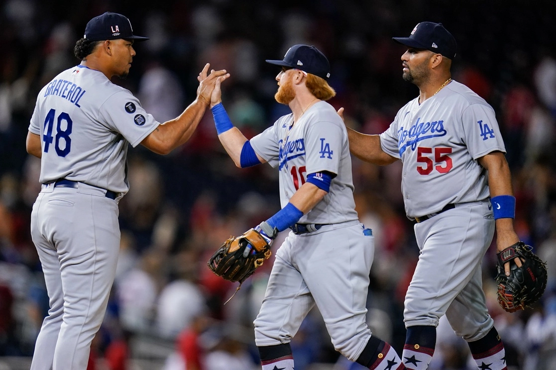 Jugadores de los Dodgers celebran su triunfo. Foto Ap