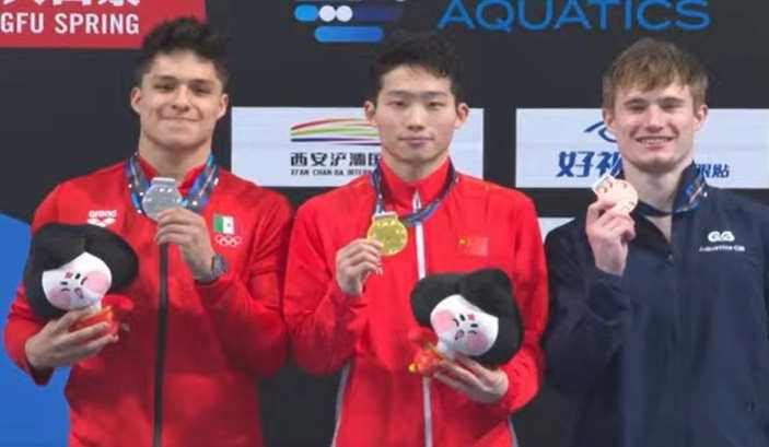 El clavadista capitalino Osmar Olvera logró su segunda medalla en la Final de Copa del Mundo que se realiza en China. Imagen tomada de @COM_Mexico