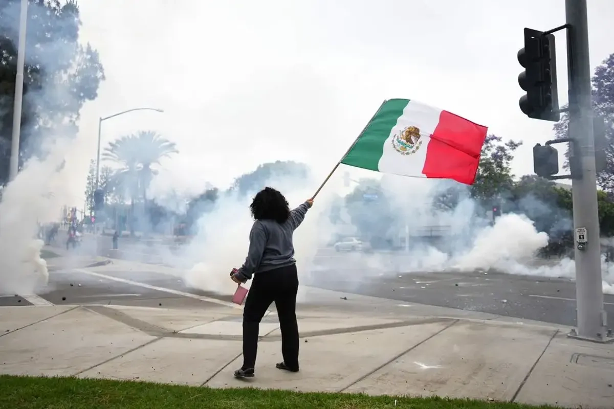 Emiliano Garduño Gálvez, ciudadano mexicano de 23 años, se declaró culpable por la posesión de un dispositivo destructivo y desordén público en las manifestación del 7 de junio contra las redadas de ICE en Los Ángeles. Foto 