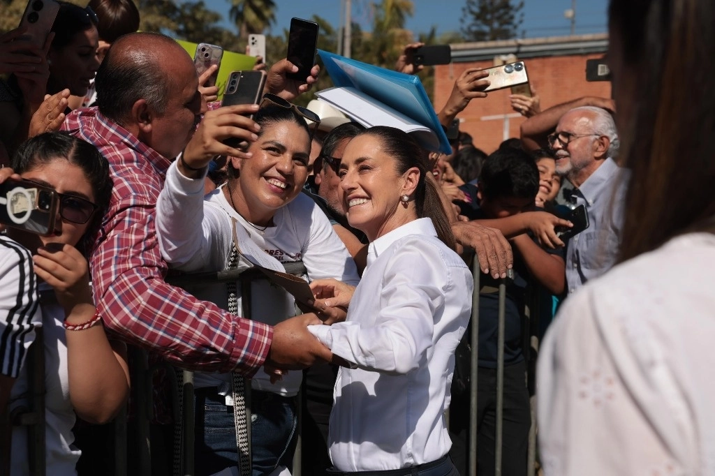 La mandataria inauguró ayer el último tramo de la autopista Jala-Puerto Vallarta, la cual permitirá ahorrar 2 horas y media en recorrido desde Guadalajara. Foto Presidencia 