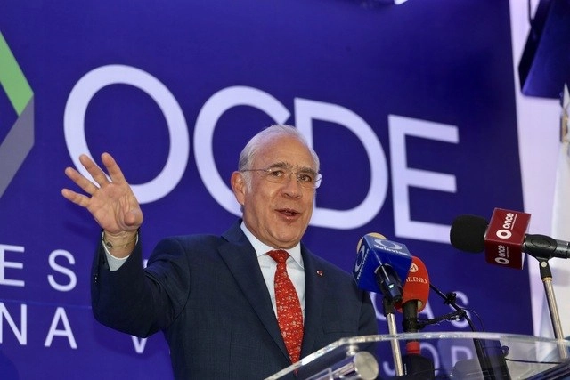 José Ángel Gurría recalcó que México tiene la tasa de recaudación más baja de la región, es de 16% del PIB prácticamente la mitad, 34 por ciento, en el promedio de los países. Foto Luis Castillo / Archivo