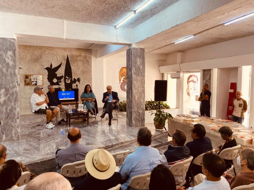 El embajador mexicano Miguel Díaz Reynoso significó que la Gaceta de Cuba ha sido el pasaporte entre las dos naciones hermanas que ha servido para estar al día sobre el acontecer en la isla. Foto @librosunam