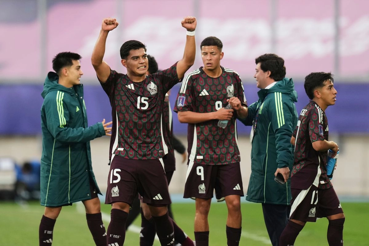 El mexicano César Bustos (15) reacciona al final de un partido del Grupo C de la Copa Mundial Sub-20 de la FIFA contra Marruecos en el Estadio Elías Figueroa Brander en Valparaíso, Chile, el sábado 4 de octubre de 2025.  Foto 