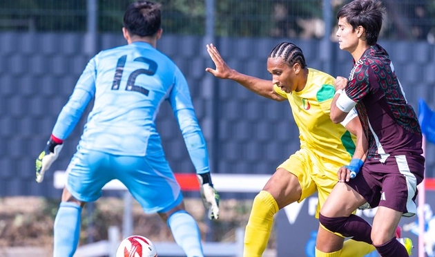 Bajo un calor sofocante, el partido se desató y se decidió en los penaltis. Foto 