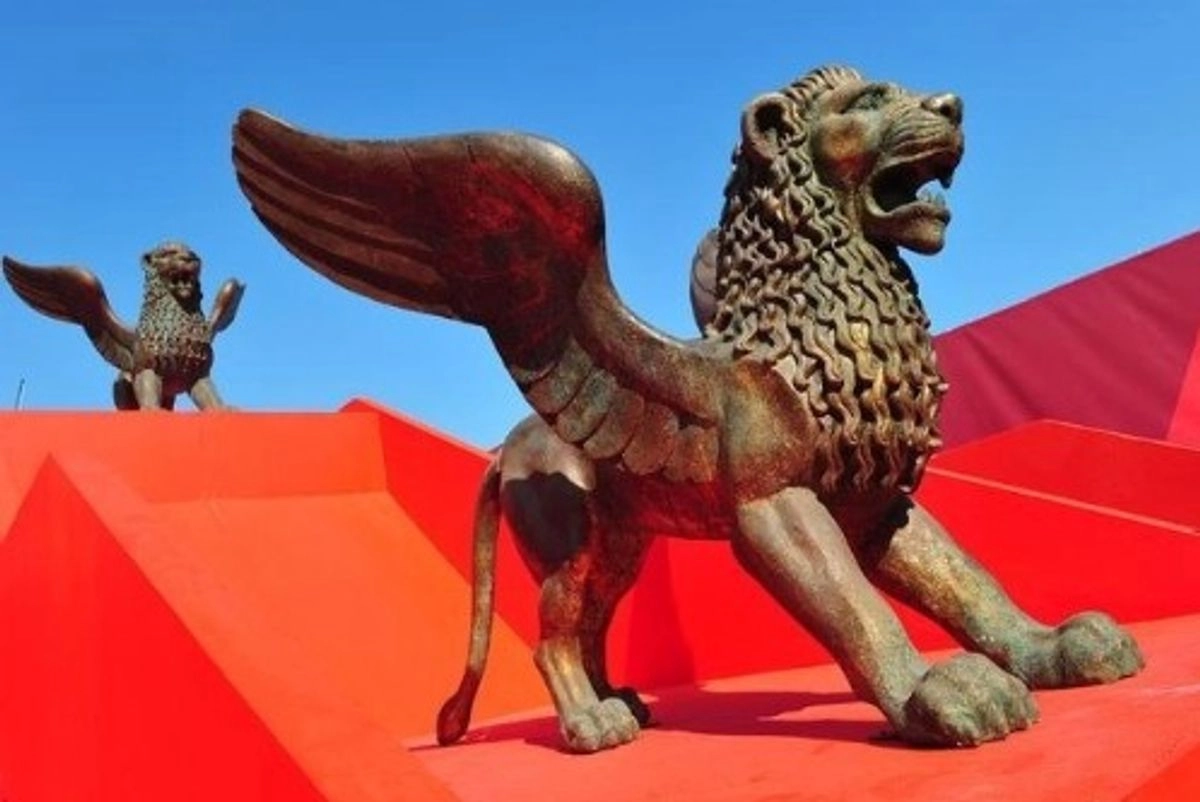 El Festival de Cine de Venecia se celebra del 27 de agosto al 6 de septiembre de 2025, en la icónica isla del Lido di Venezia.