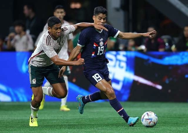 El enojo de la afición llegó a la grado que en el minuto 90+3, los aficionados lanzaron el polémico grito “eh puto” al arquero de Paraguay Antony Silva. Foto Afp

