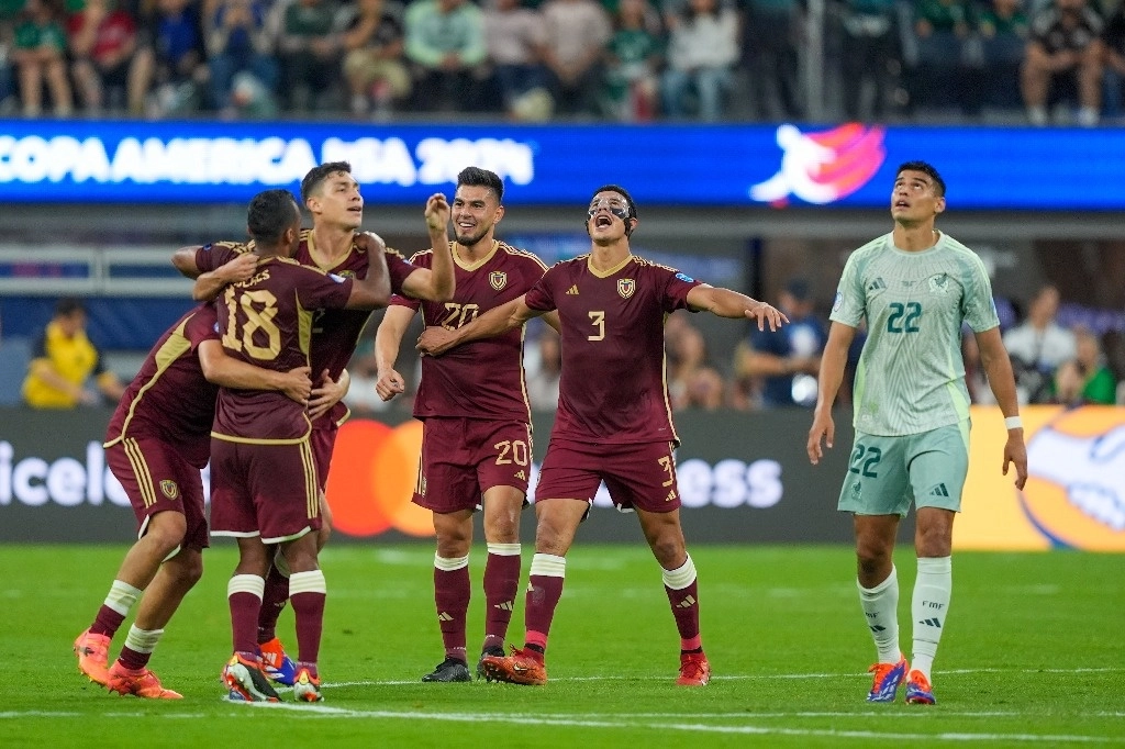 Sólo la victoria puede salvar al Tricolor, pues los sudamericanos tienen ventaja por mejor diferencia de goles tras haber ganado ante Jamaica, que ya quedó eliminado. Foto Ap.