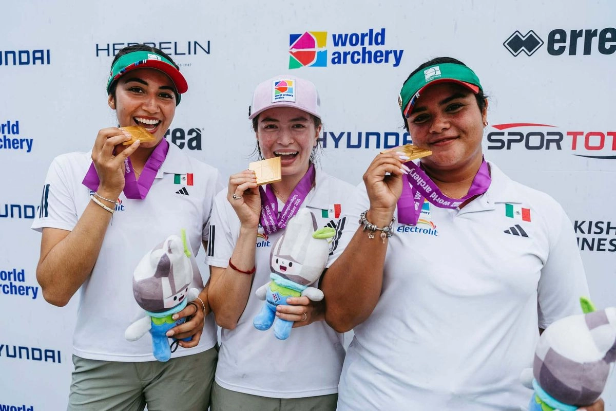 En el Campeonato Mundial de Gwangju, Corea del Sur, Maya Becerra, Mariana Bernal y Adriana Castillo dieron al país su primera corona del orbe al doblegar en la final de tiro con arco compuesto al equipo estadunidense. Con este histórico triunfo se consolidan en la élite y el camino rumbo a los Juegos Olímpicos de Los Ángeles 2028 se vislumbra prometedor. Foto 