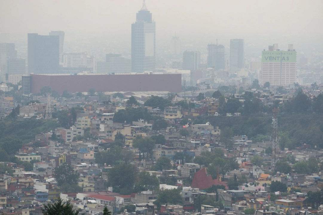 Contaminacion sobre la Ciudad de México en imagen de archivo. Foto 