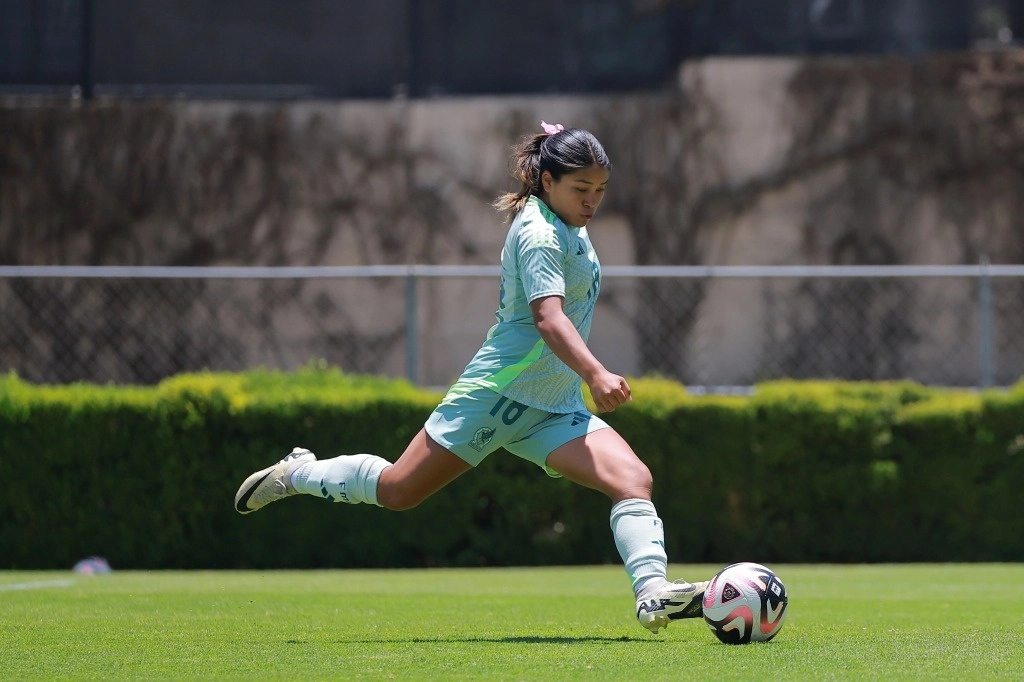 La selección femenil Sub 17, dirigida por Jimena López, conoció a sus rivales para el Mundial de República Dominicana. Foto Tomada de X @Miseleccionfem