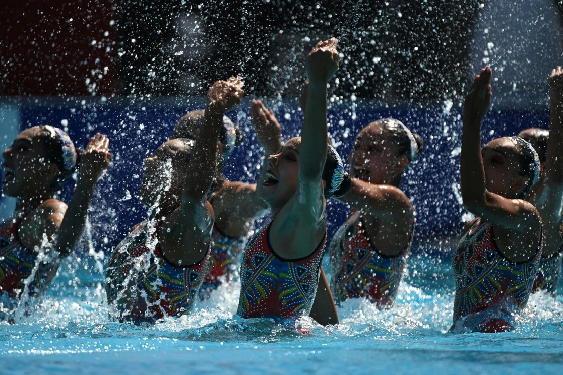El equipo mexicano de natación artística, modalidad ‘highlight’,durante su participación en la final en el Mundial de Budapest, en Hungría. Foto Ap  