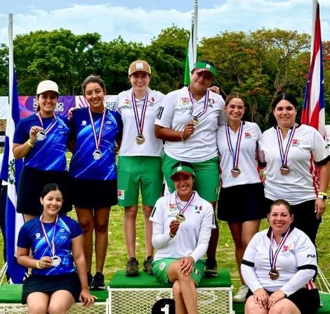 Por otra parte, la olímpica Alejandra Valencia lideró a su equipo femenil para obtener el bronce en la modalidad de arco recurvo, al igual que el cuadro varonil dirigido por la figura Matías Grande. Foto 