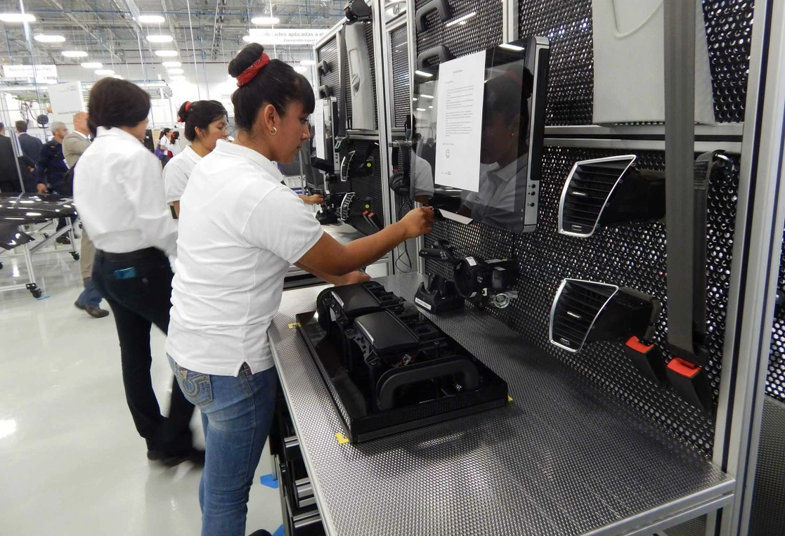 Detalle de las actividades en la planta de Volkswagen ubicada en Puebla. Foto Notimex / Archivo