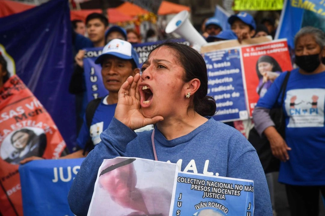 En la Constitución mexicana existen figuras que son contrarias al derecho internacional y a los derechos humanos, tales como la figura del arraigo o la prisión preventiva oficiosa, que generan condiciones para dicha práctica, resaltó la OMCT. 