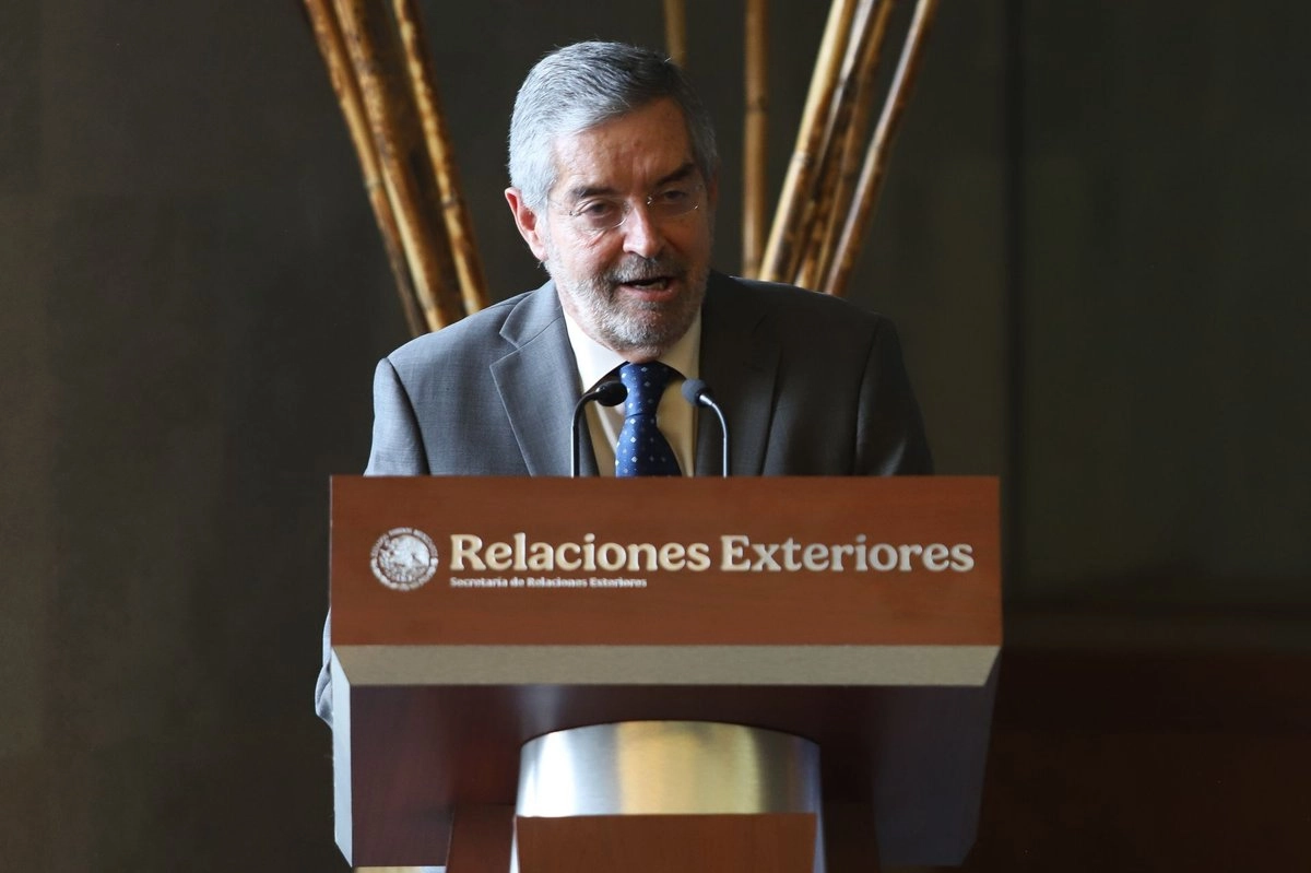 El canciller Juan Ramón de la Fuente encabezó la ceremonia “Servicio Exterior Mexicano: experiencia, transformación y fortalecimiento”.