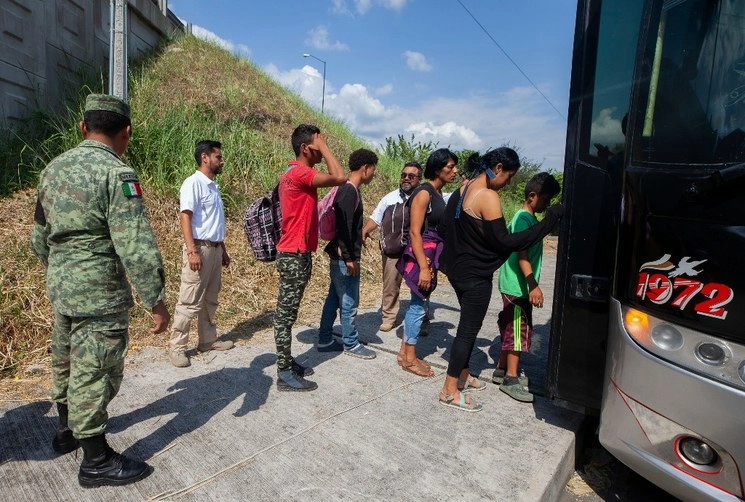Migrantes de origen haitiano fueron deportados por el gobierno de México a su país. Foto Víctor Camacho/Archivo