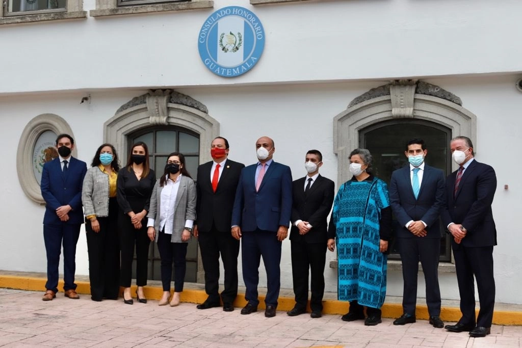El evento se llevó a cabo en Toluca, Estado de México, donde se establecerá el próximo Consulado Honorario de Guatemala, y fue encabezado por el embajador Mario Adolfo Búcaro. Foto Cortesía SRE