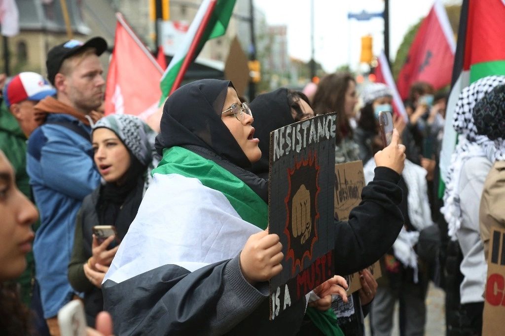 Partidarios palestinos, durante una manifestación en Ottawa, Canadá. Foto AFP 