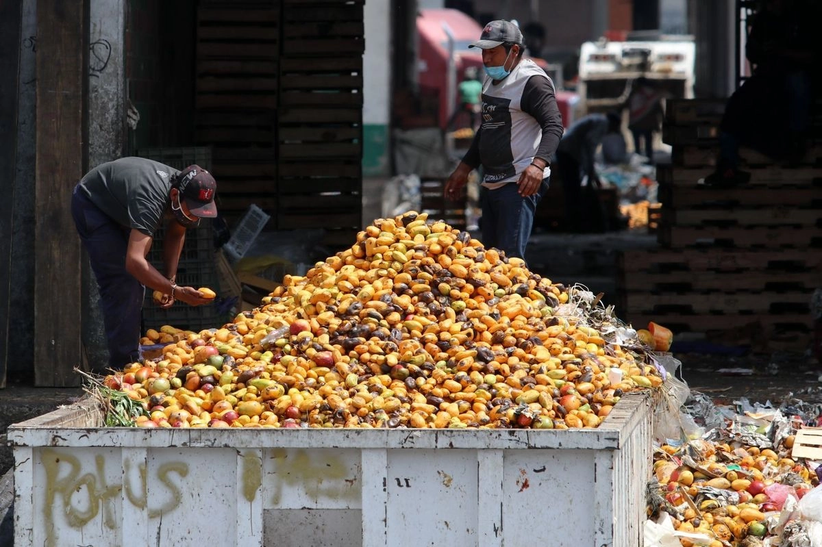 El desperdicio de comida en México tiene un impacto económico que representa 2.5 por ciento del PIB del país, y medioambiental equivalente a la contaminación de 16 millones de automóviles, dijo Mariana Jiménez, directora de la Red BAMX. Foto 
