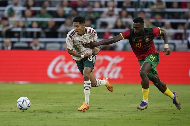 El partido amistoso entre la selecciones de México y Camerún terminó en un empate 2-2. Foto Ap