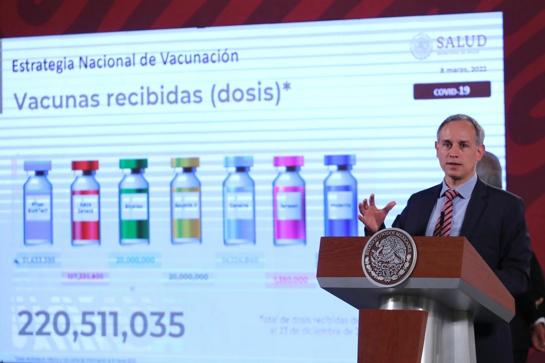 El subsecretario de Prevención y Promoción de la Salud, Hugo López-Gatell Ramírez, durante la conferencia presidencial matutina en Palacio Nacional, en la Ciudad de México, el 8 de marzo de 2022. Foto Roberto García Ortiz