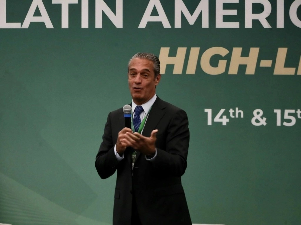 México está en el momento adecuado e histórico, pues la relocalización, la integración de América del Norte y el fortalecimiento de las cadenas de suministro están creando un entorno favorable para el crecimiento acelerado del país, señaló Carlos Slim Domit. Foto Roberto García Ortiz / Archivo