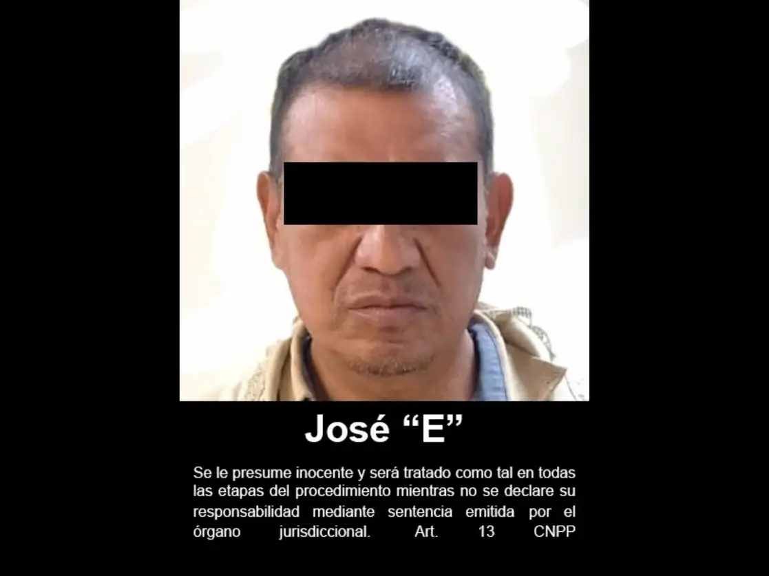 El inculpado es requerido por una corte de California por presuntamente haber abusado sexualmente de su hijastra menor de edad en febrero de 2015. Foto tomada del Twitter de @FGRMexico

