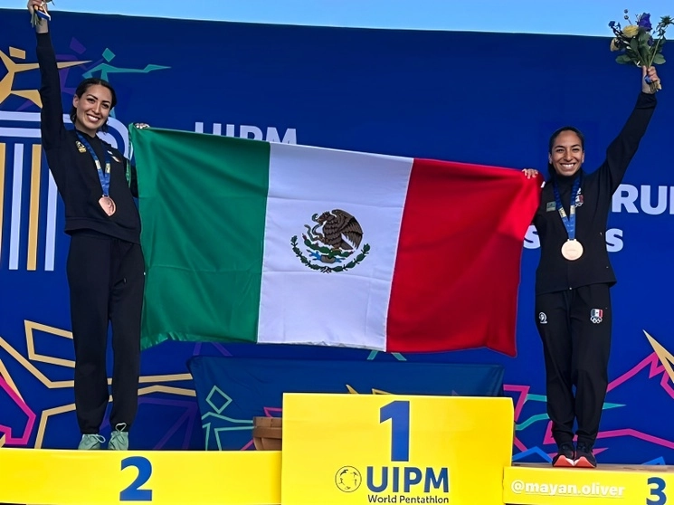 Las mexicanas Mariana Arceo y Mayán Oliver se subieron nuevamente al podio, esta vez en el Campeonato Mundial de Pentatlón Moderno que se realiza en Bath, Inglaterra, el 22 de agosto de 2023. Foto tomada de Twitter @CONADE