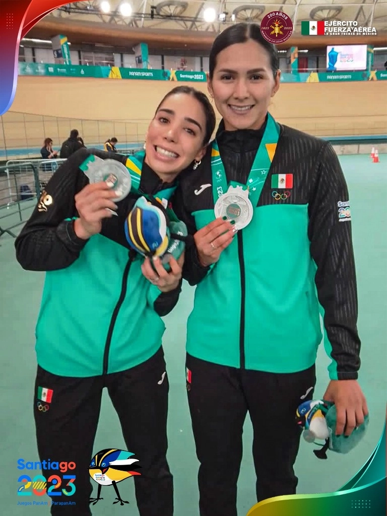 La primera presea de la jornada llegó con el equipo femenil de persecución conformado por María Antonieta Gaxiola González, Yareli Acevedo Mendoza, Victoria Velasco Fuentes y Lizbeth Yarely Salazar Vázquez. Foto @SEDENAmx