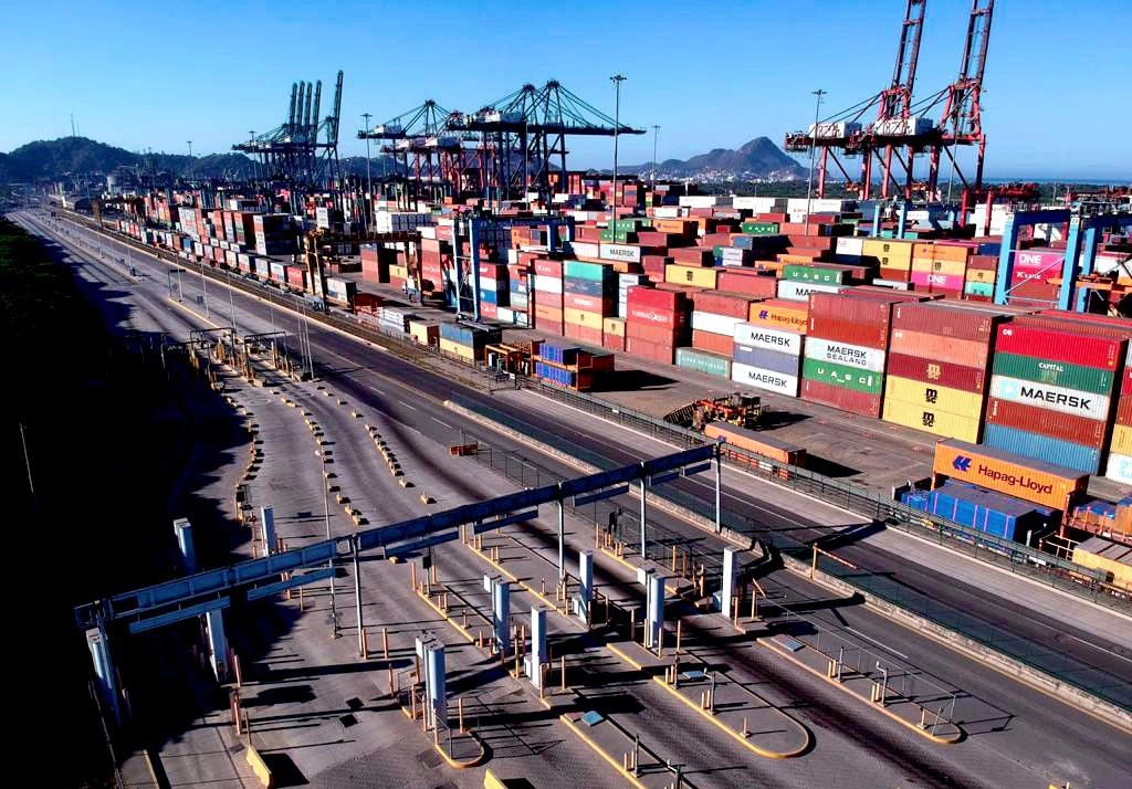 El comercio entre México y Estados Unidos se encuentra en su punto más alto, cerró 2022 en 779 mil 308 millones de dólares. Panorámica del puerto de Manzanillo. Foto cortesía Presidencia / Archivo