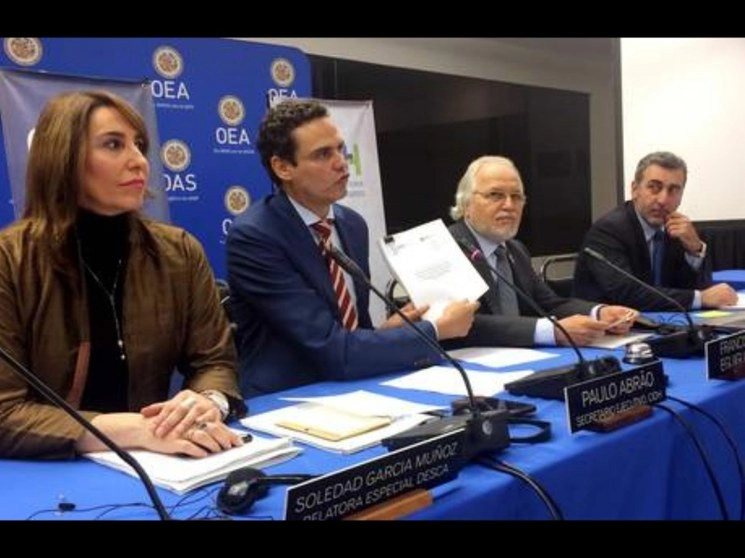 La SRE emitió un pronunciamiento sobre la polémica, luego que la CIDH denunciara la violación a su autonomía en el proceso de renovación del mandato de su secretario ejecutivo, Paulo Abrão (segundo de izquierda a derecha), por parte del secretario general de la OEA, Luis Almagro. Foto Ap / Archivo