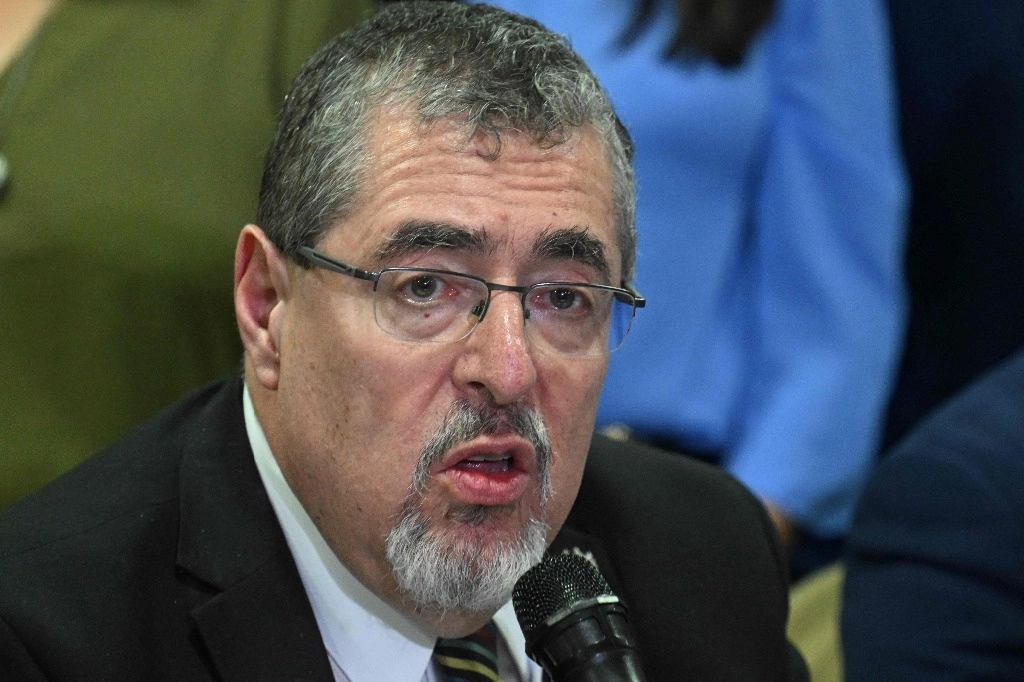 El presidente electo de Guatemala, Bernardo Arévalo, durante una conferencia el 8 de diciembre de 2023. Foto Afp