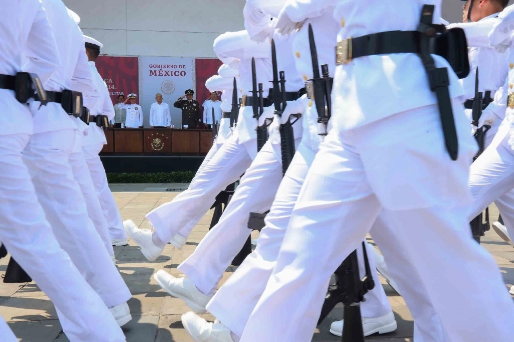 López Obrador encabezó la ceremonia por los 109 años de la Defensa Patriótica del Puerto de Veracruz, invadido en 1914 por el ejército de Estados Unidos. Foto Presidencia