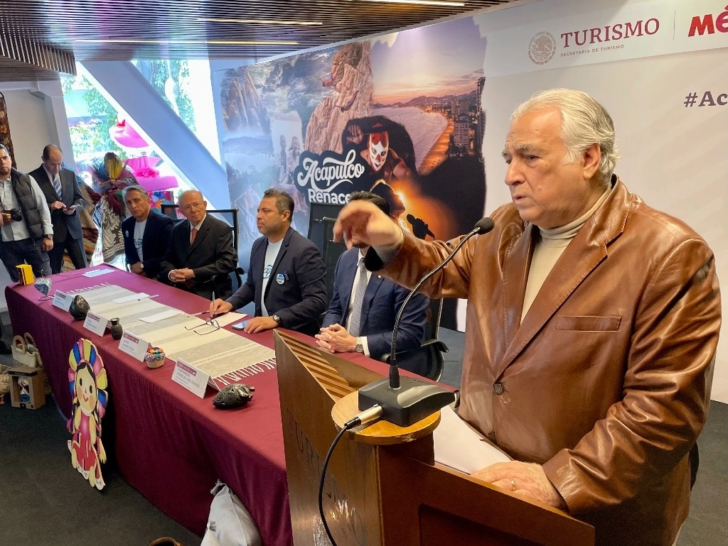 El titular de la Sectur, Miguel Torruco, destacó los esfuerzos que se están haciendo desde gobierno federal y el sector privado para reconstruir y reactivar a Acapulco. Foto Roberto García Ortiz / Archivo