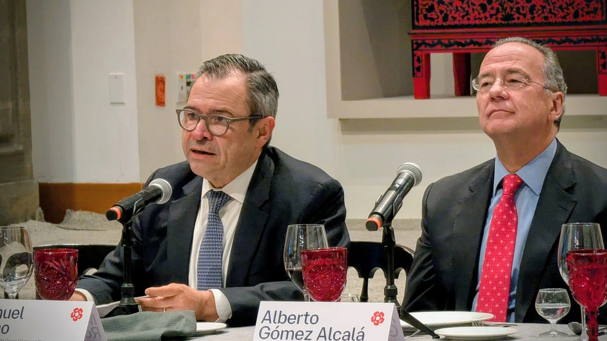 El director general del Banamex, Manuel Romo (izq). Foto 