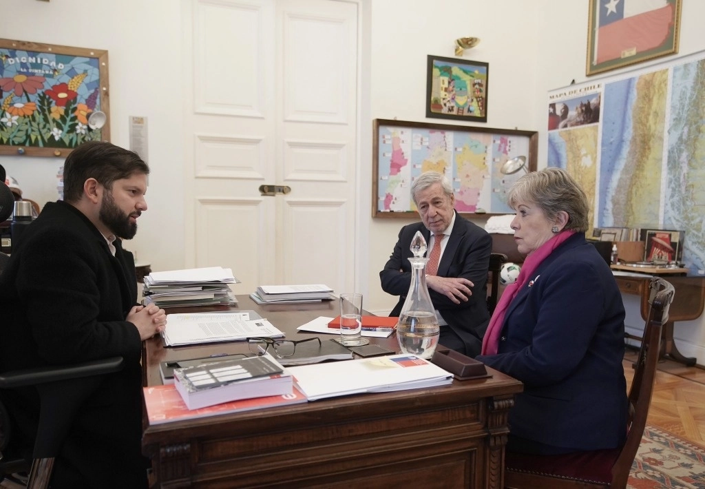 La canciller Alicia Bárcena llevó un mensaje al presidente chileno Gabriel Boric para fortalecer la integración regional. Foto @GabrielBoric 
