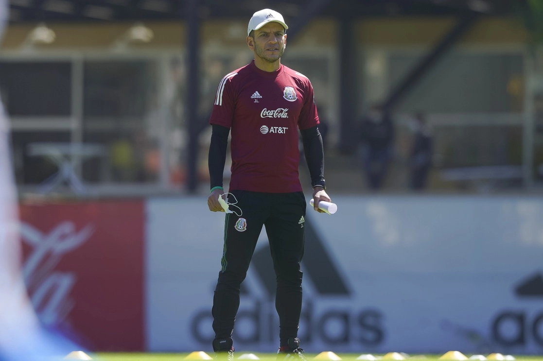 Jaime Lozano dio a conocer la lista de los jugadores que representarán a México en el Preolímpico de la Concacaf. Foto tomada del Twitter @FMF 