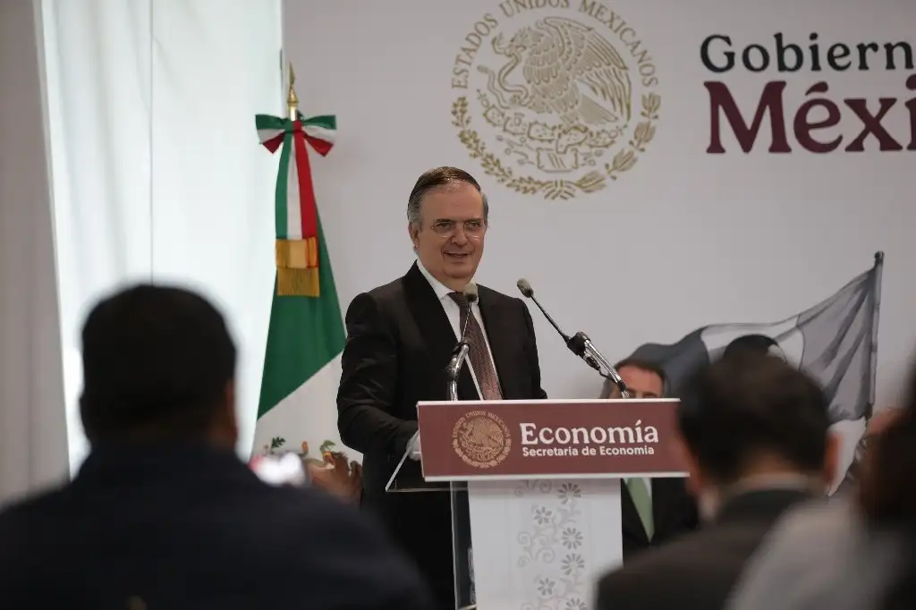 El secretario de Economía, Marcelo Ebrard en conferencia en imagen de archivo. Foto Jair Cabrera