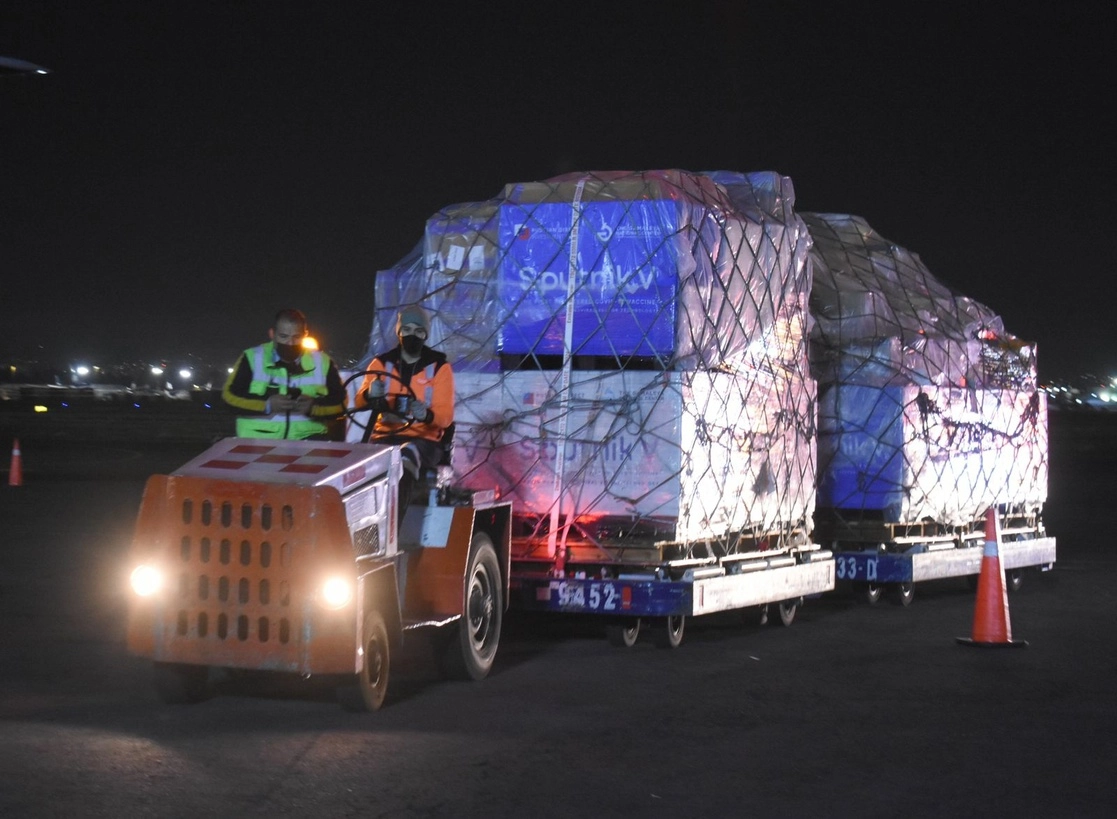 La madrugada de este viernes México recibió 415 mil vacunas de Sputnik V contra el Covid-19. Foto tomada del Twitter de @SRE_mx