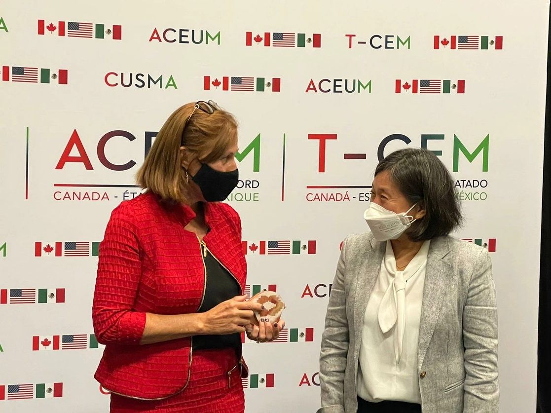 La secretaria de Economía, Tatiana Clouthier y la representante comercial de Estados Unidos, Katherine Tai, durante una reunión el pasado 7 de julio. Foto tomada del Twitter @SE_mx